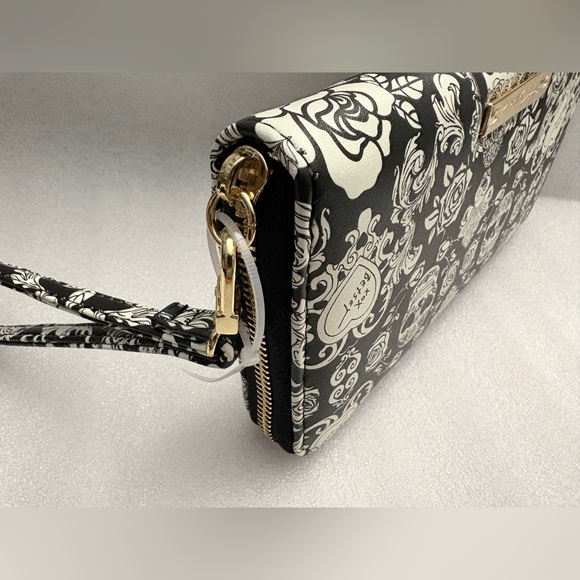 Betsey Johnson NWT Skull Rose Zip-Around Wristlet Wallet Black White - Picture 6 of 13